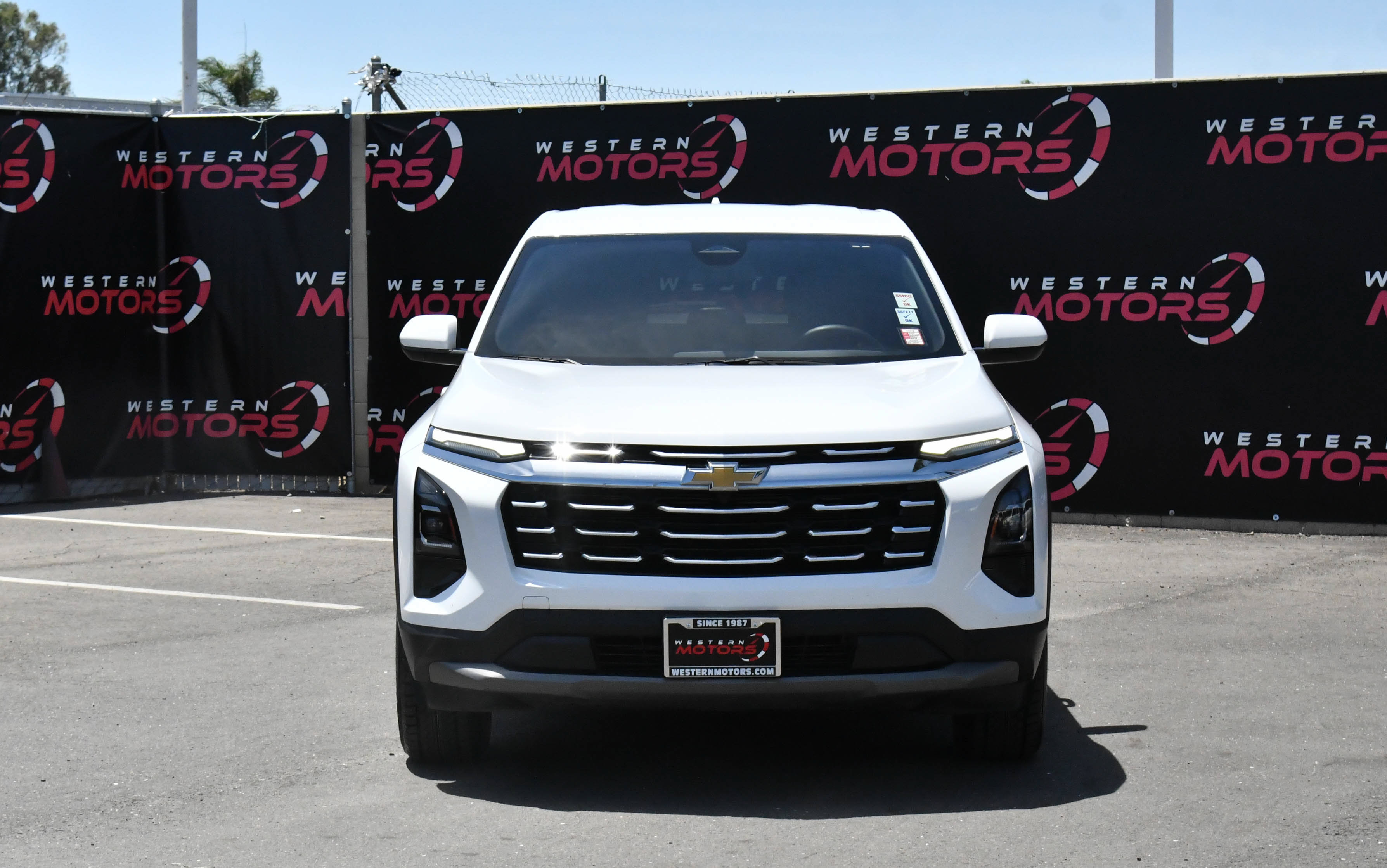 Used 2025 Chevrolet Equinox LT FWD image 2