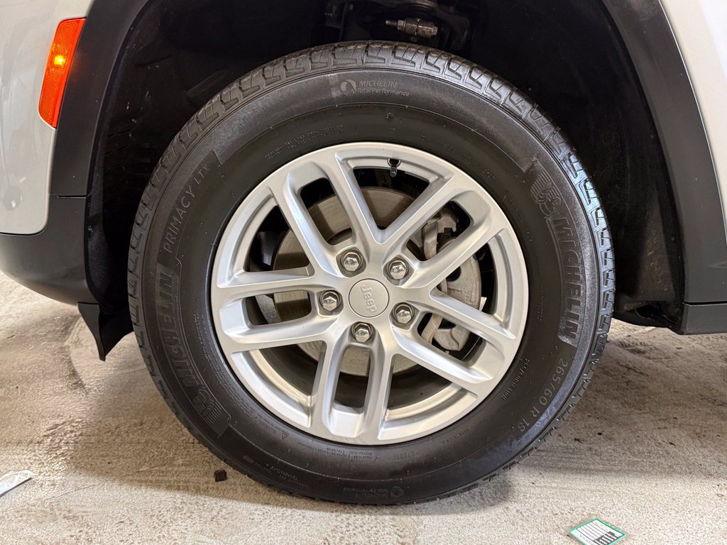 Used 2025 Jeep Grand Cherokee Laredo X AWD/4WD image 34