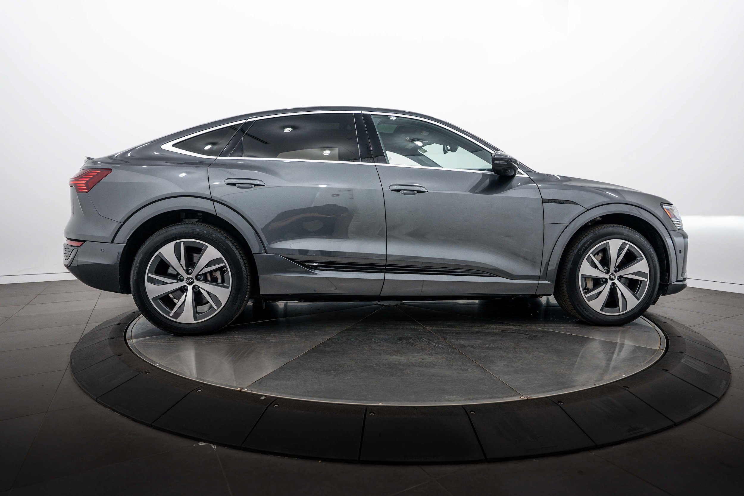Certified 2024 Audi Q8 e-tron Prestige w/ Prestige Package AWD/4WD image 3
