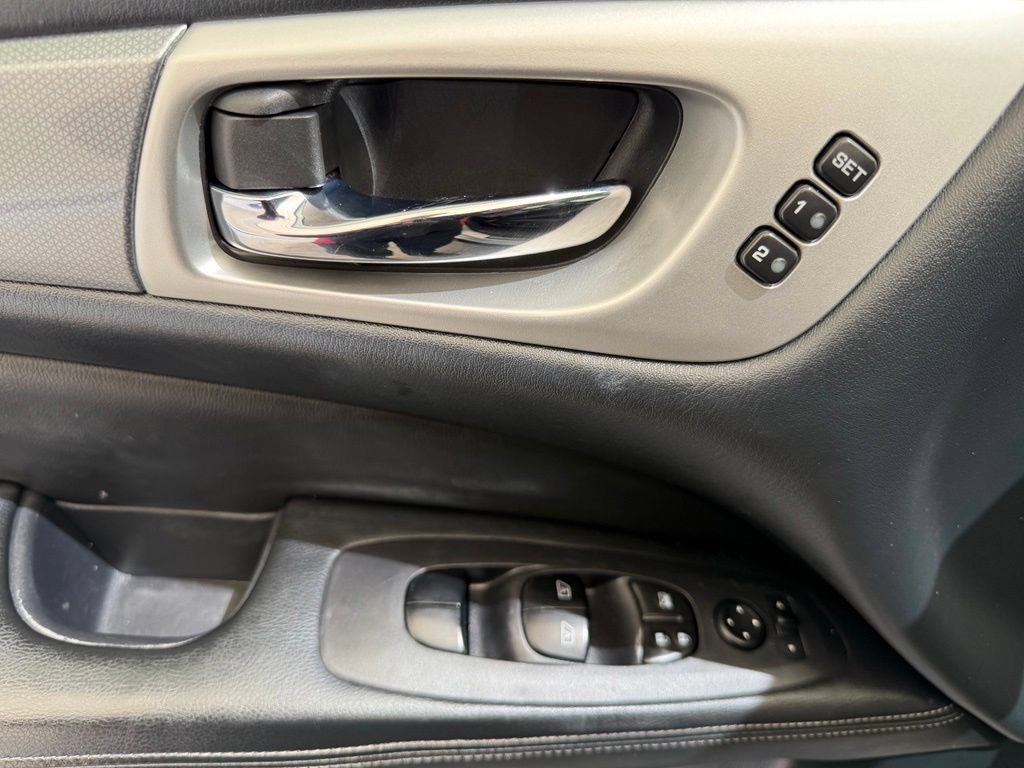 Used 2019 Nissan Pathfinder SL FWD image 35