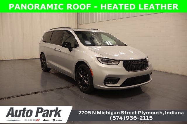 New 2026 Chrysler Pacifica Limited w/ S Appearance Package image 1