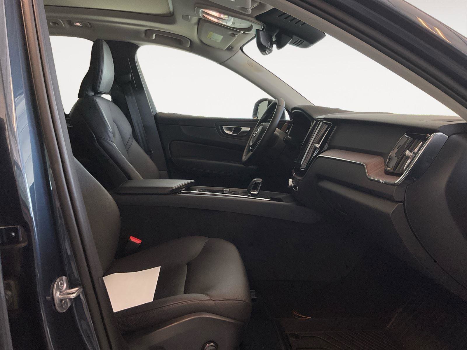 Used 2024 Volvo XC60 B5 Plus image 15