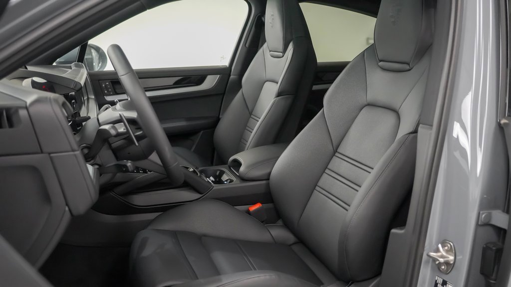 New 2025 Porsche Cayenne Coupe image 5