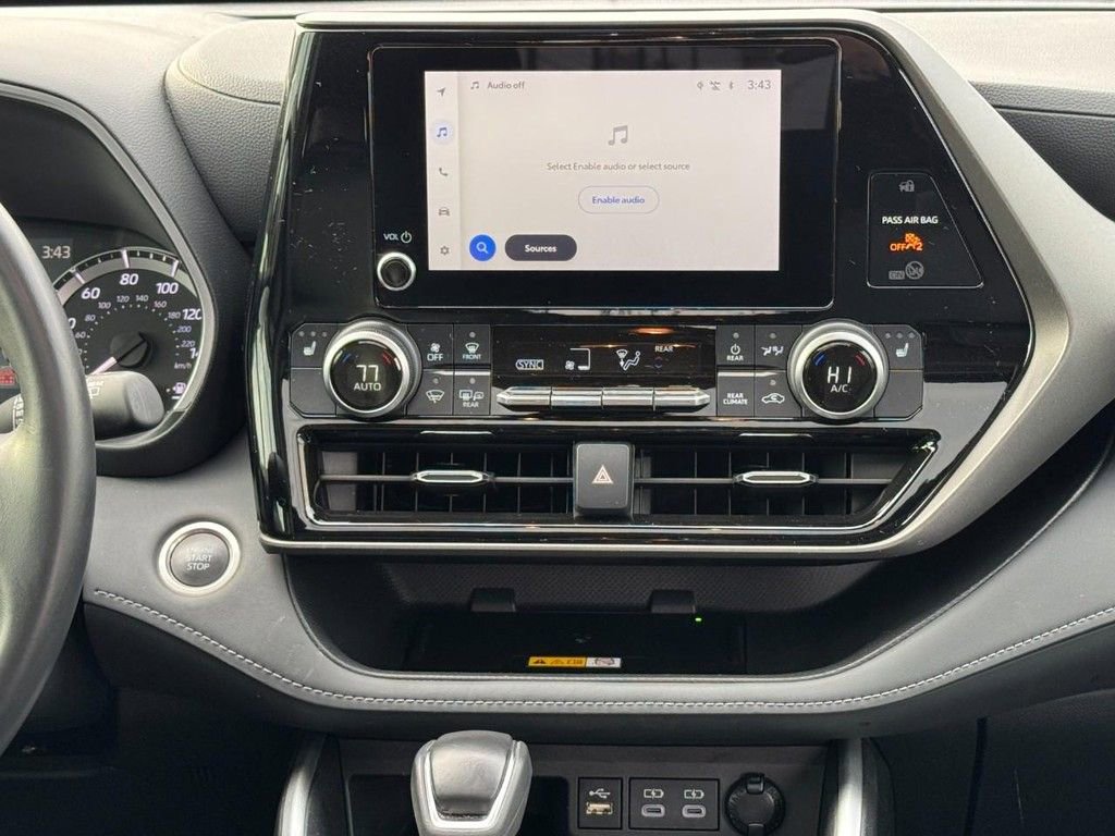 Used 2024 Toyota Highlander XLE image 14