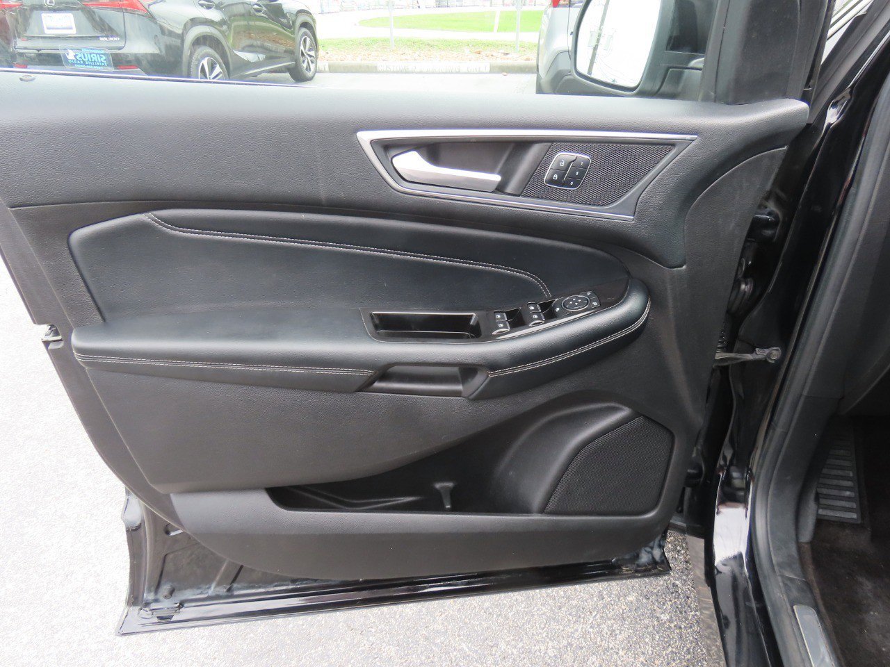 Used 2017 Ford Edge Titanium w/ Technology Package FWD image 25