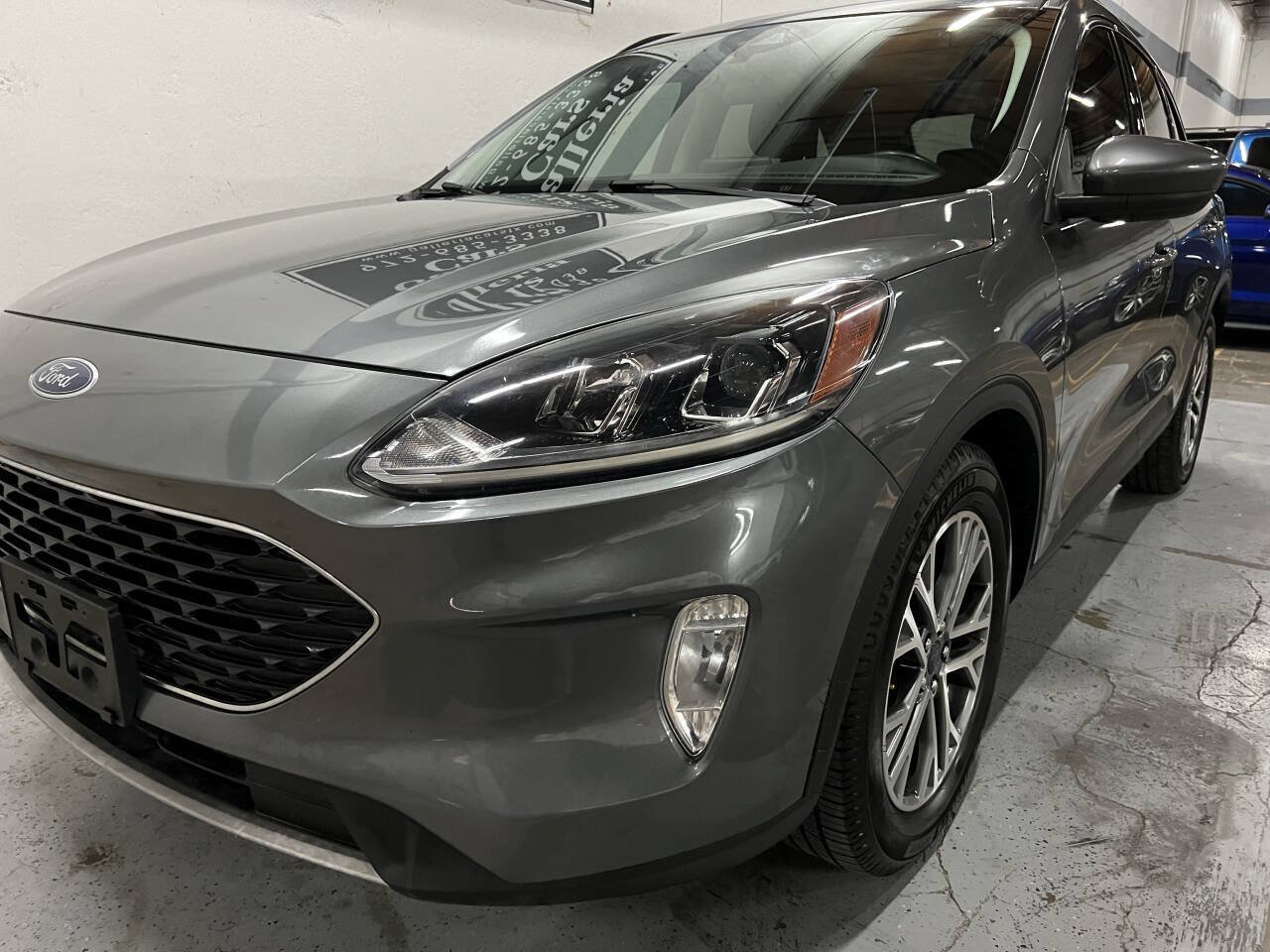 Used 2022 Ford Escape SEL w/ Technology Package FWD image 2