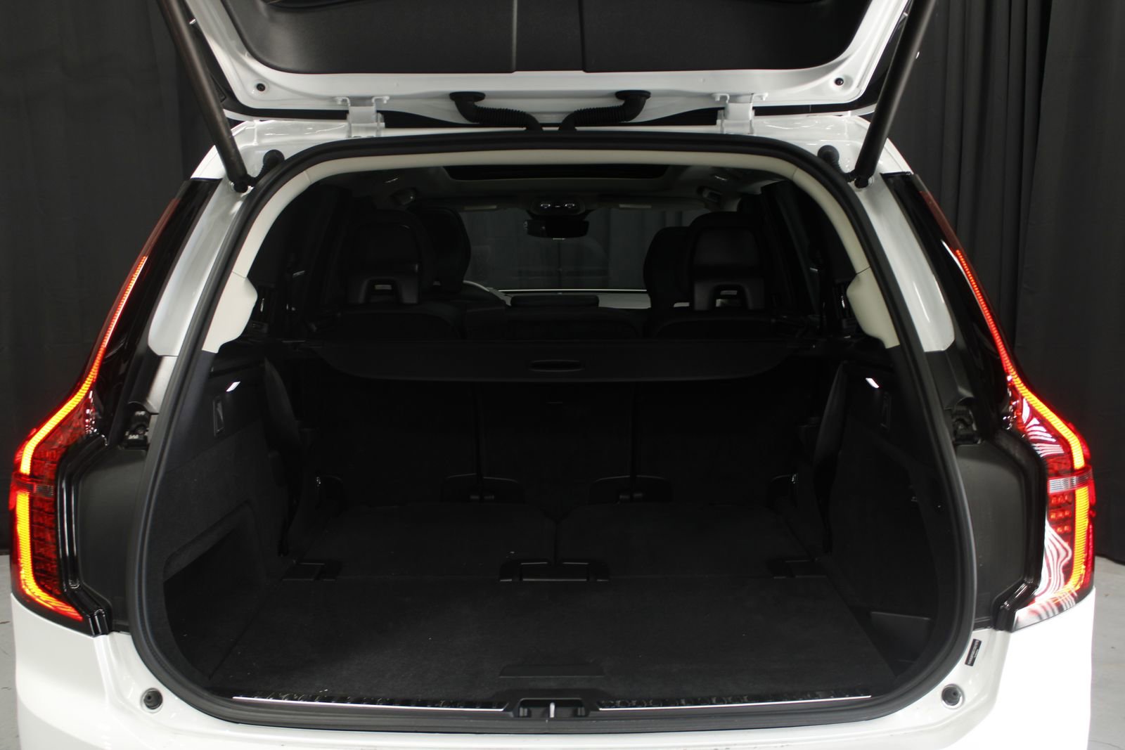 Used 2025 Volvo XC90 T8 Ultra image 17