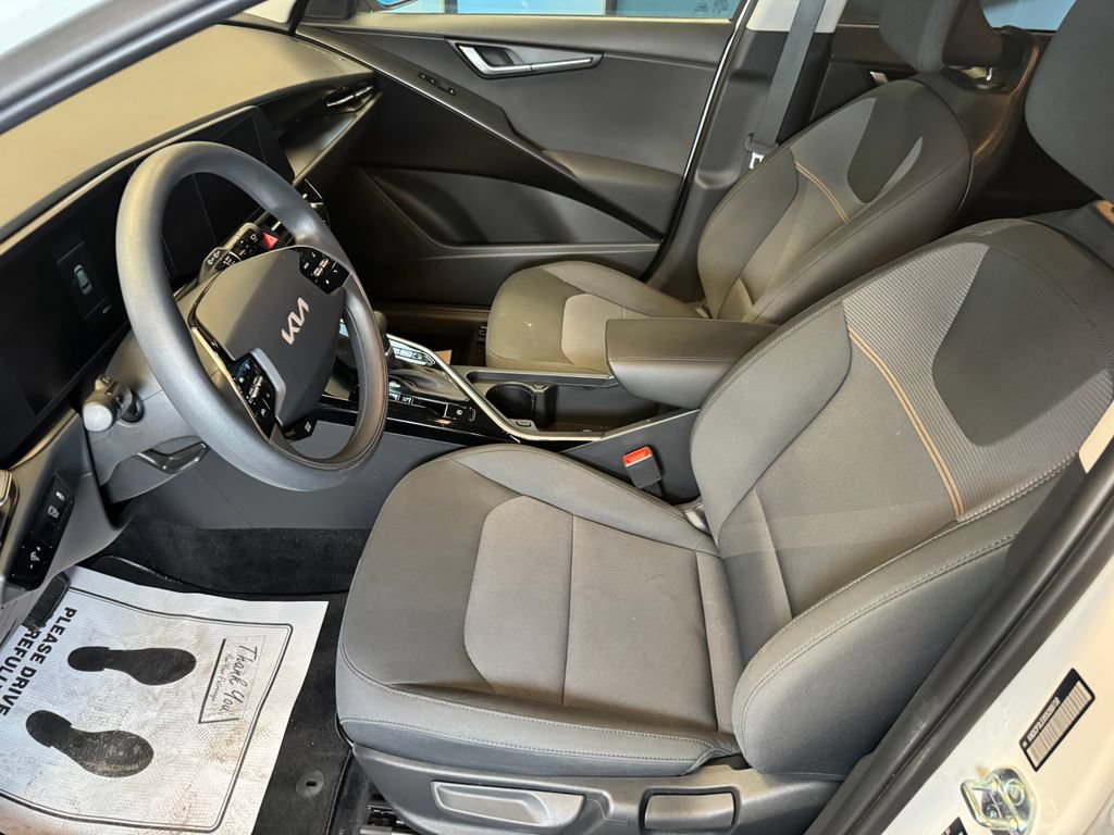 Used 2025 Kia Niro LX FWD image 19