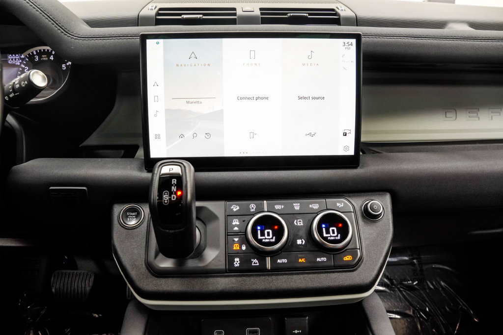 Used 2023 Land Rover Defender 130 SE AWD/4WD image 27