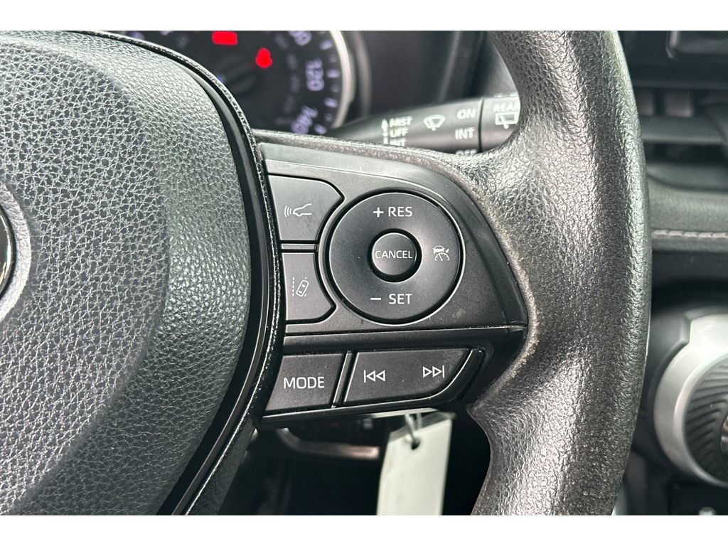 Certified 2020 Toyota RAV4 LE AWD/4WD image 27