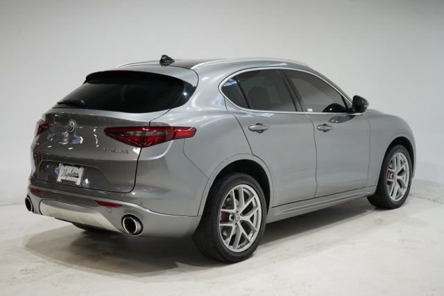 Used 2020 Alfa Romeo Stelvio Ti w/ Active Blind Spot Package AWD/4WD image 7