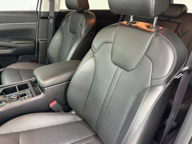 Used 2024 Kia Sorento S image 13