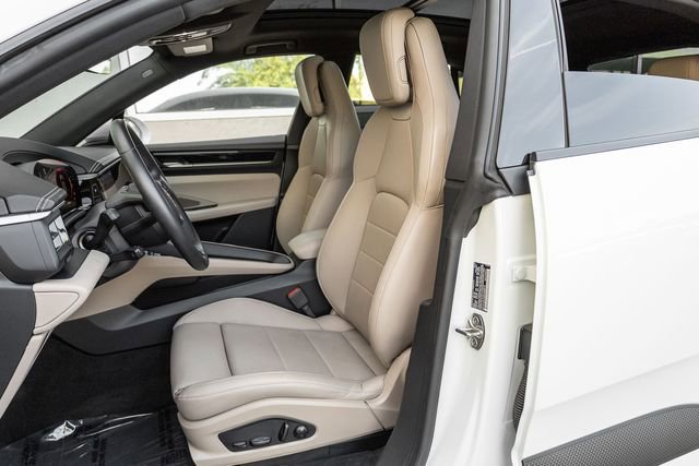 Used 2024 Porsche Macan 4 Electric image 12