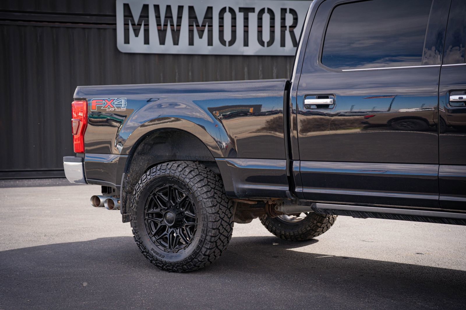 Used 2019 Ford F250 Platinum w/ Platinum Ultimate Package image 5