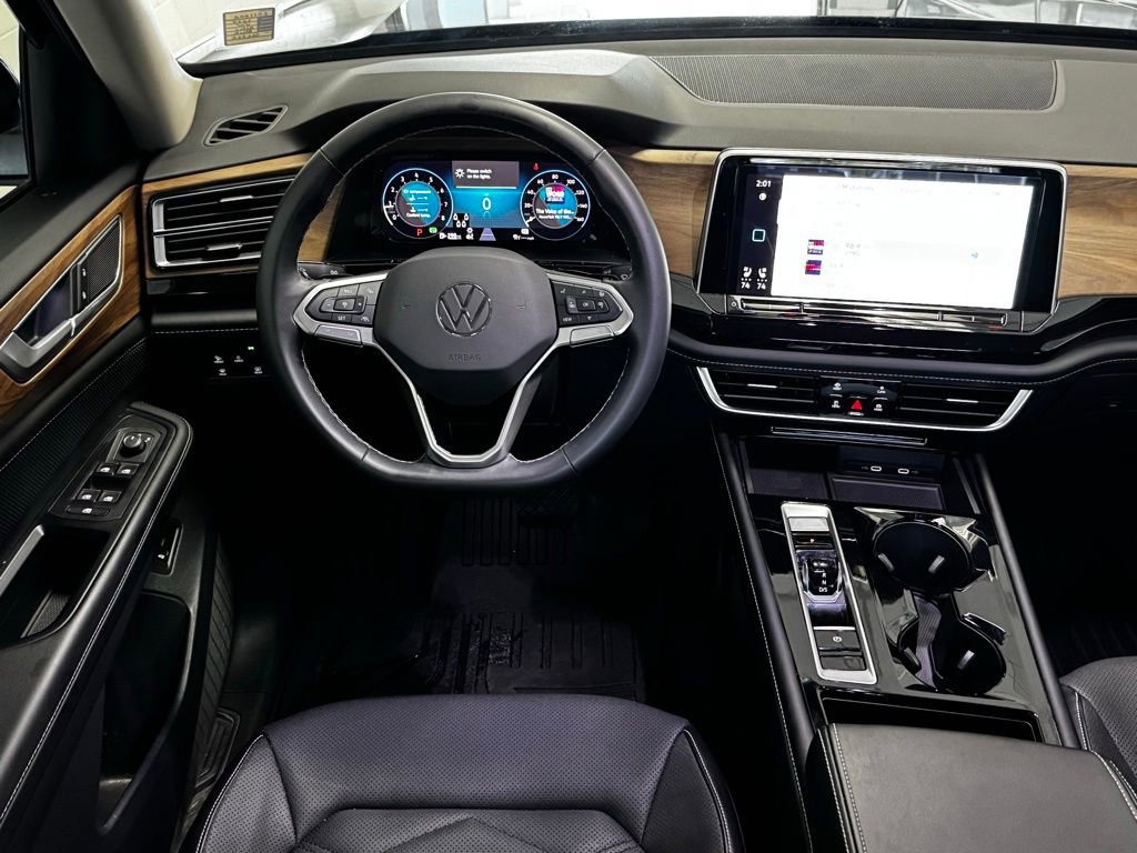 Used 2024 Volkswagen Atlas SE w/ Black Wheel Package image 14
