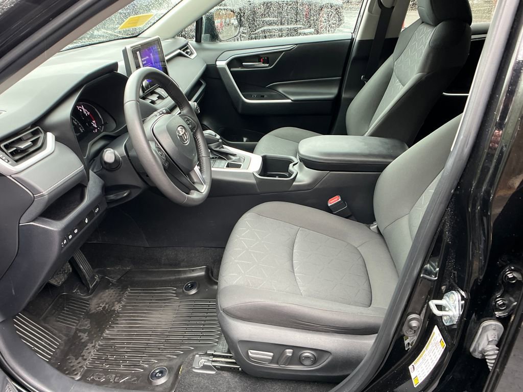 Used 2024 Toyota RAV4 XLE w/ Convenience Package image 9