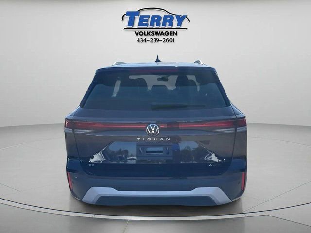 New 2025 Volkswagen Tiguan SE image 2