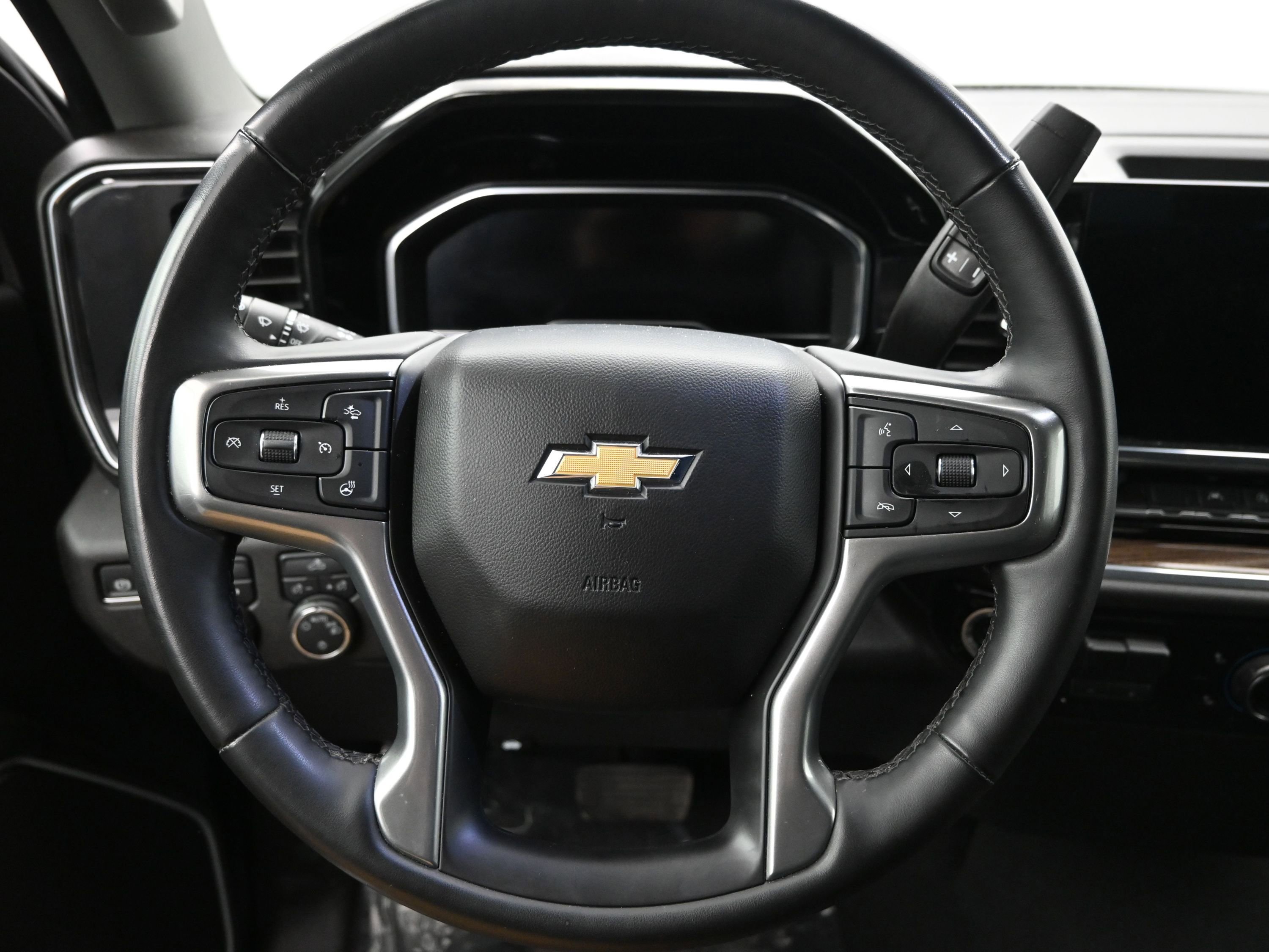 Used 2025 Chevrolet Silverado 1500 LT image 13