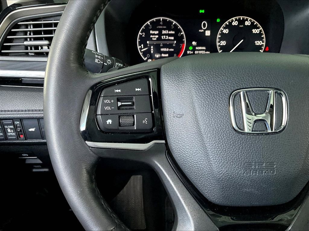 Used 2025 Honda Odyssey Elite image 13