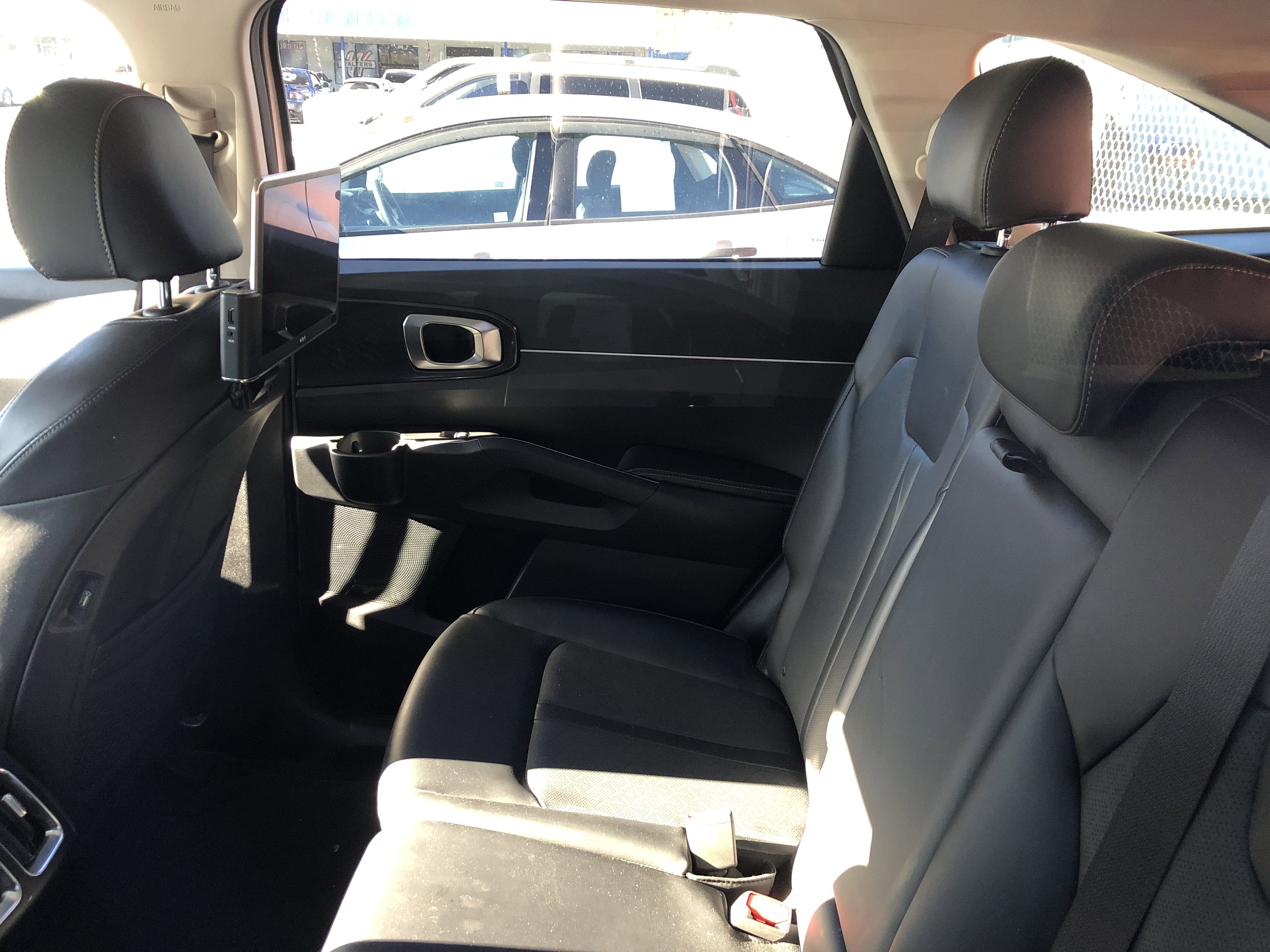 Used 2022 Kia Sorento S w/ Panoramic Sunroof Package image 7