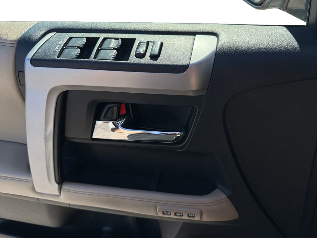 Used 2014 Toyota 4Runner Limited image 9