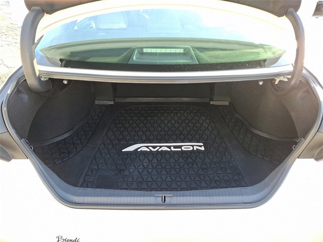 Used 2019 Toyota Avalon XLE w/ Moonroof Package image 28