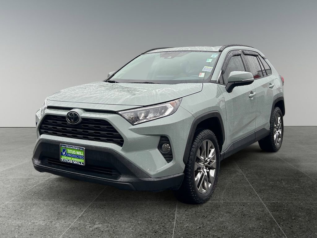 Used 2020 Toyota RAV4 XLE Premium image 4