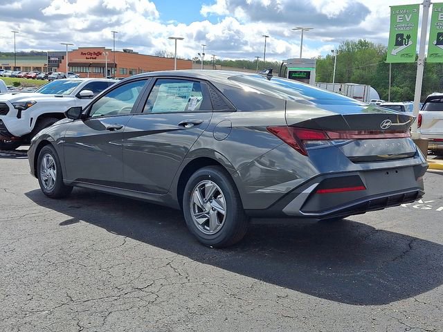 New 2026 Hyundai Elantra SE w/ Cargo Package FWD image 3