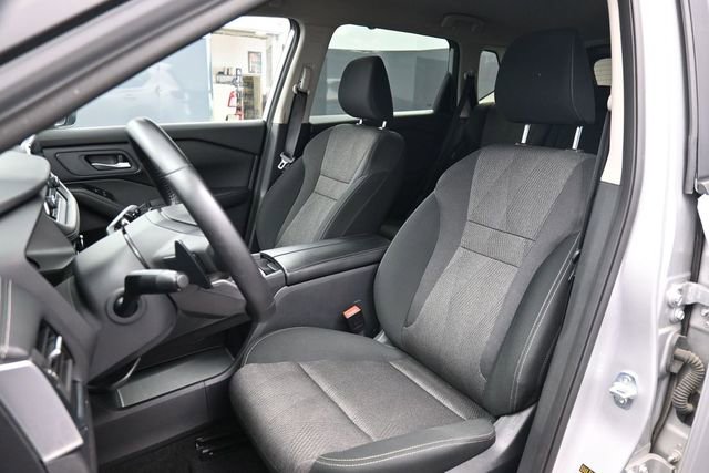 Used 2025 Nissan Rogue SV AWD/4WD image 18