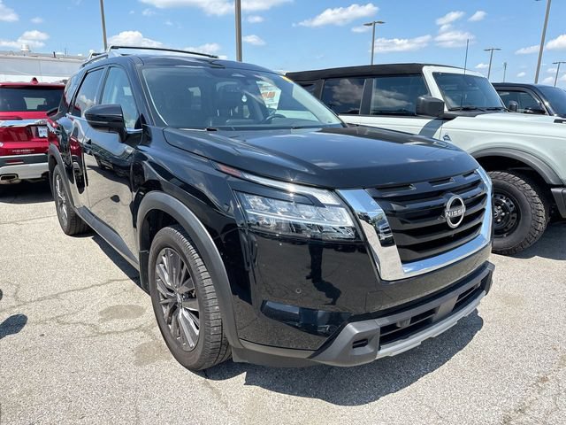Used 2023 Nissan Pathfinder SL w/ SL Premium Package AWD/4WD image 4