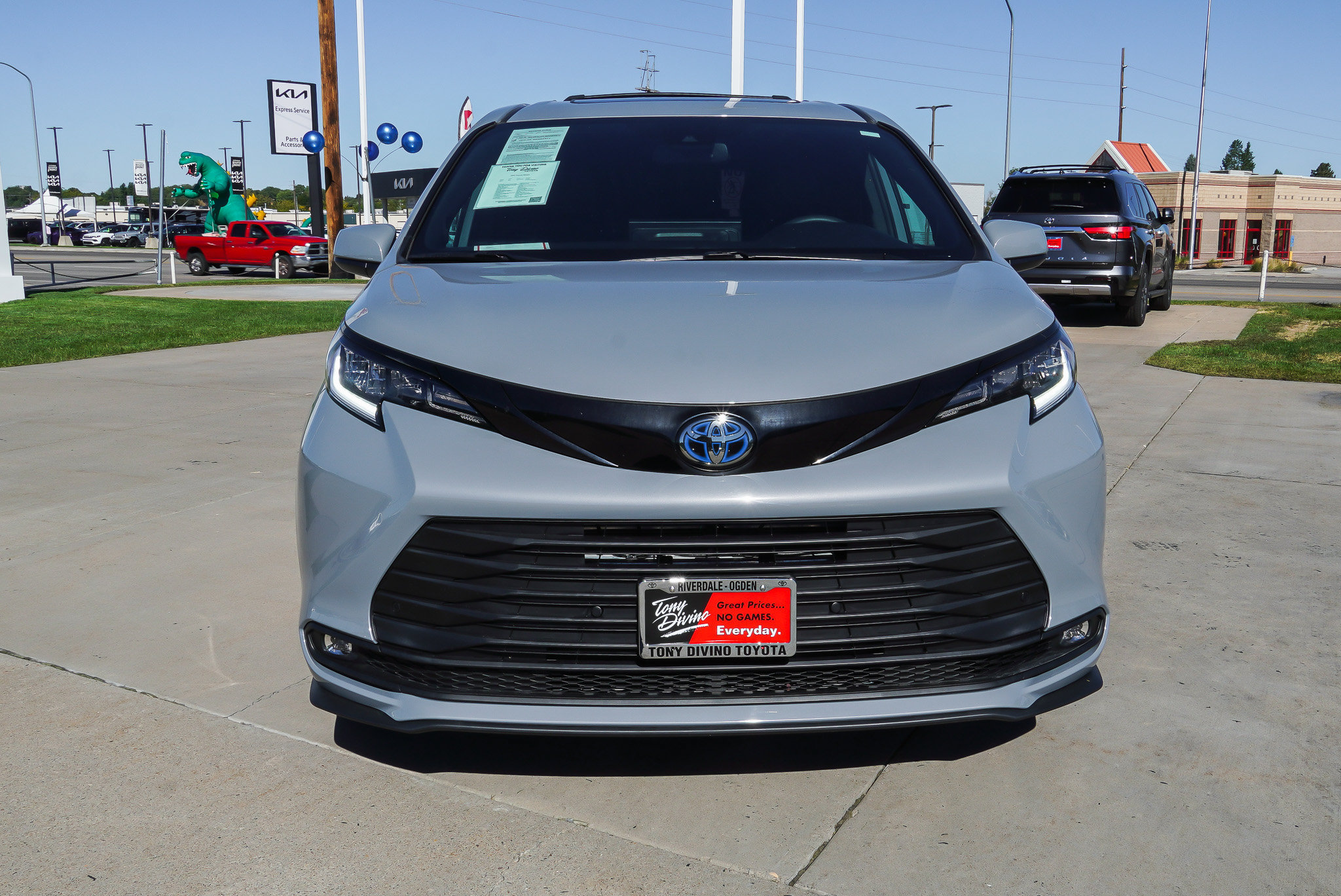 Certified 2025 Toyota Sienna XLE Woodland Edition AWD/4WD image 3