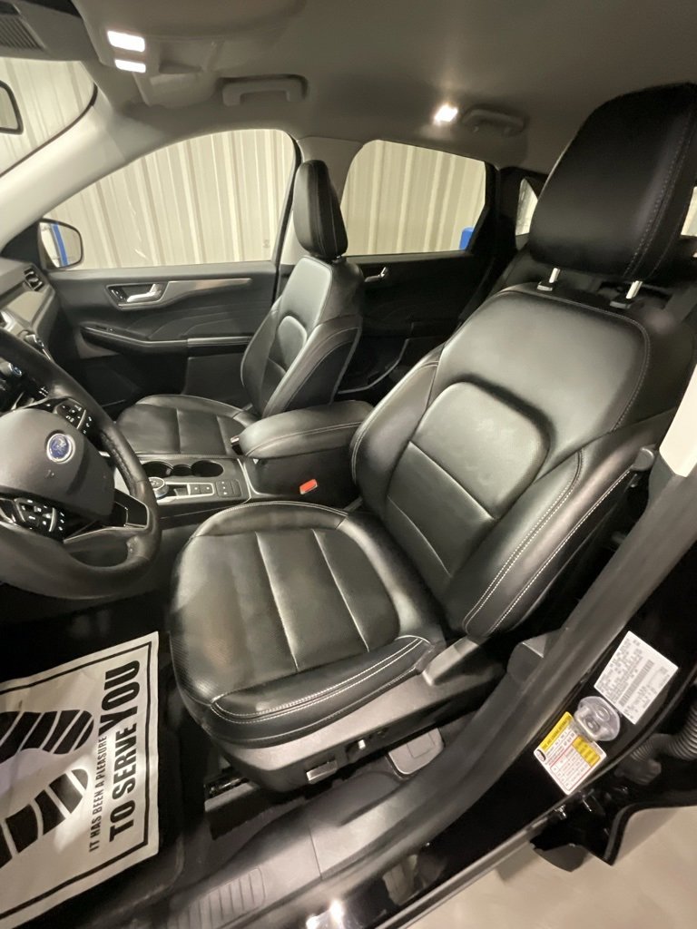 Used 2022 Ford Escape Titanium image 10