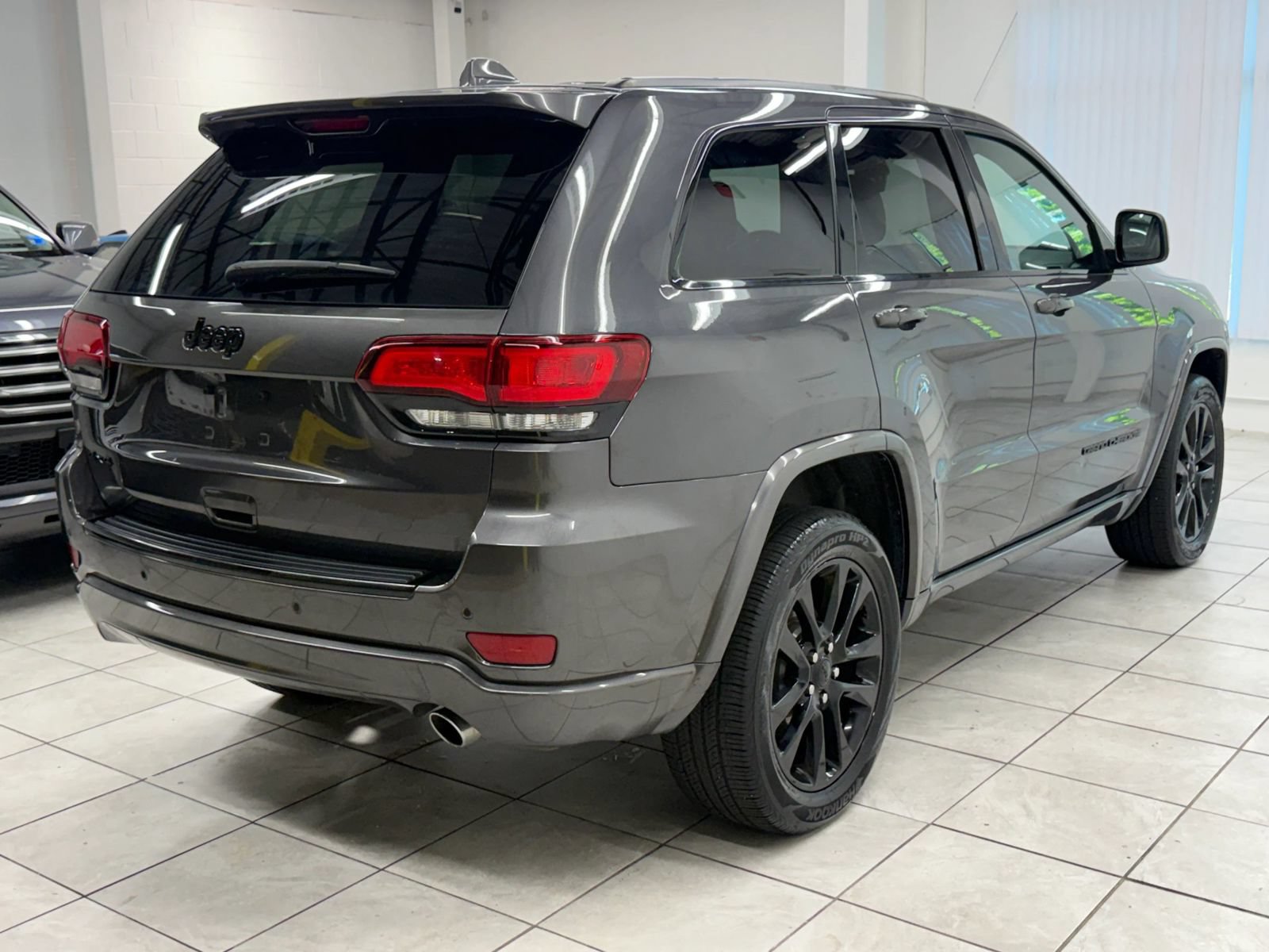 Used 2018 Jeep Grand Cherokee Altitude AWD/4WD image 9