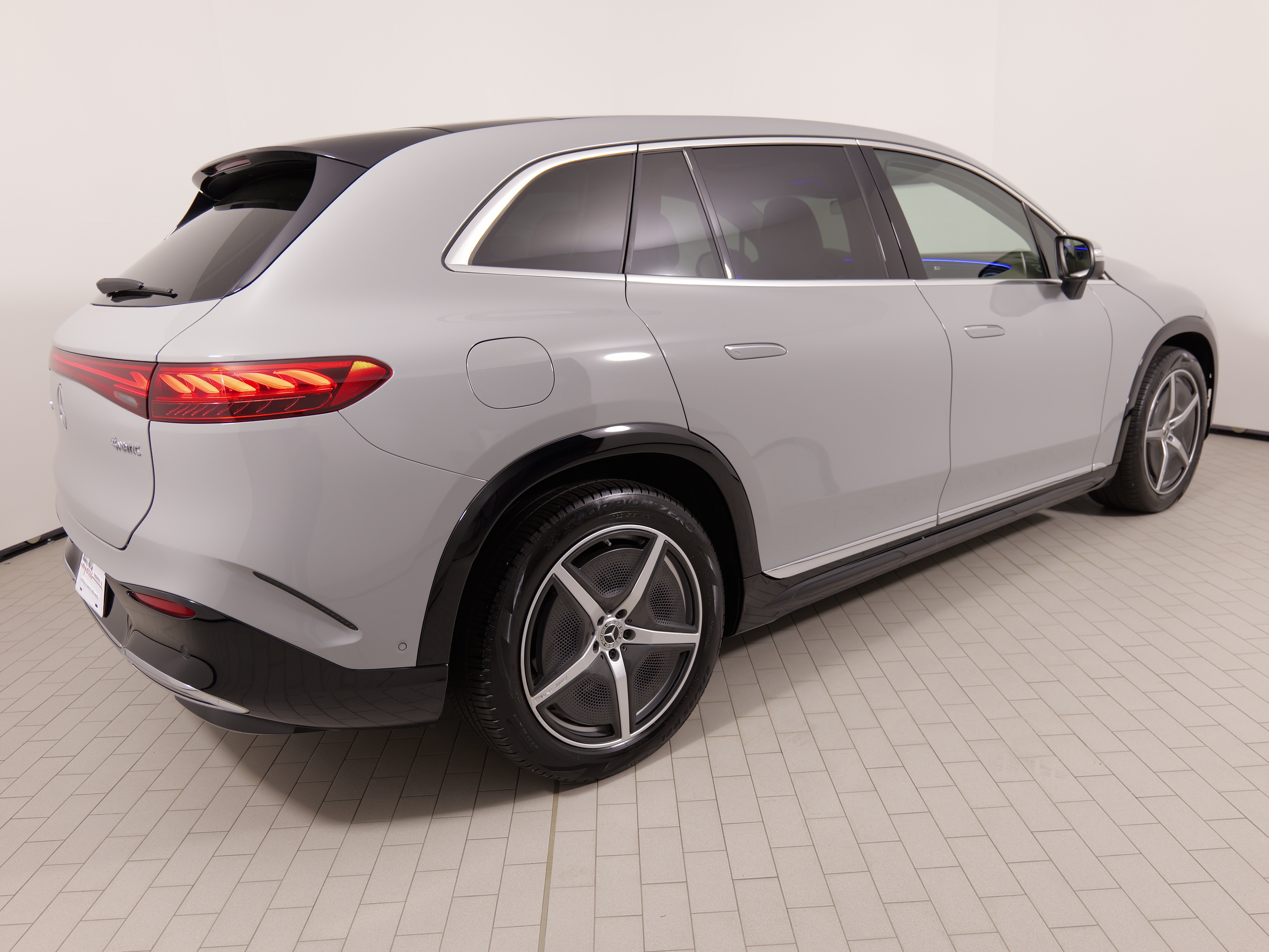 Used 2023 Mercedes-Benz EQS 580 4MATIC SUV image 13