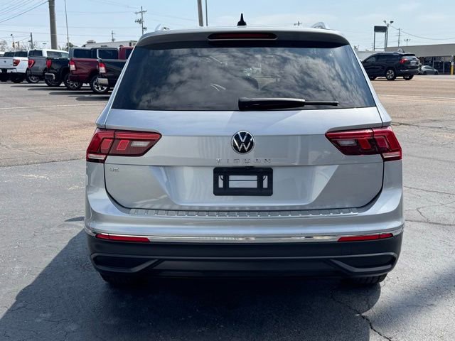 Used 2022 Volkswagen Tiguan SE FWD image 4
