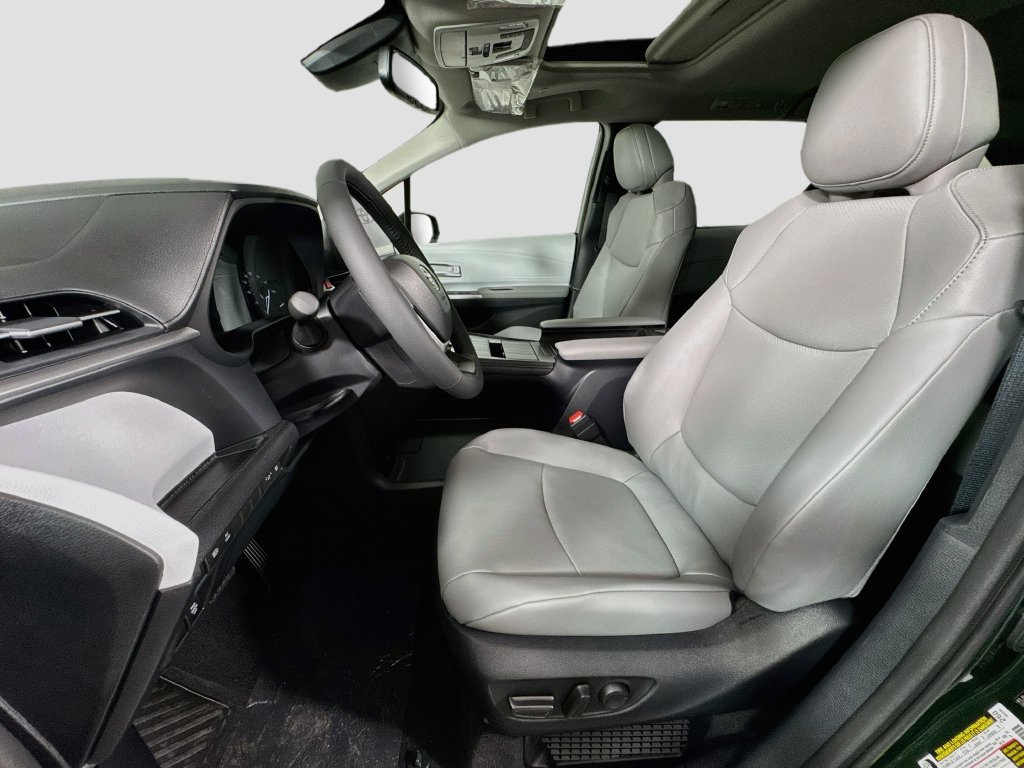 New 2026 Toyota Sienna XLE AWD/4WD image 18