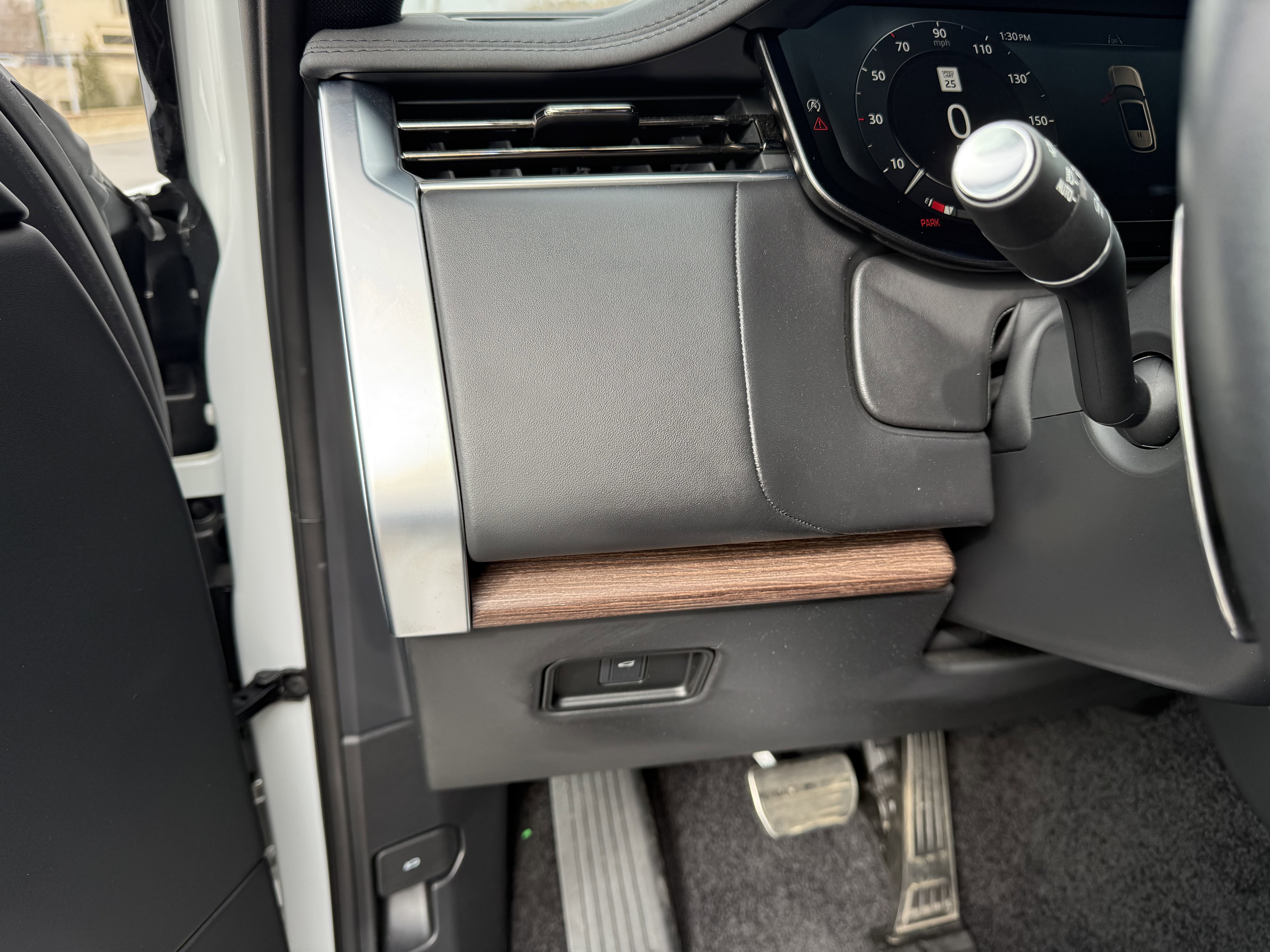 Certified 2025 Land Rover Range Rover SE image 34