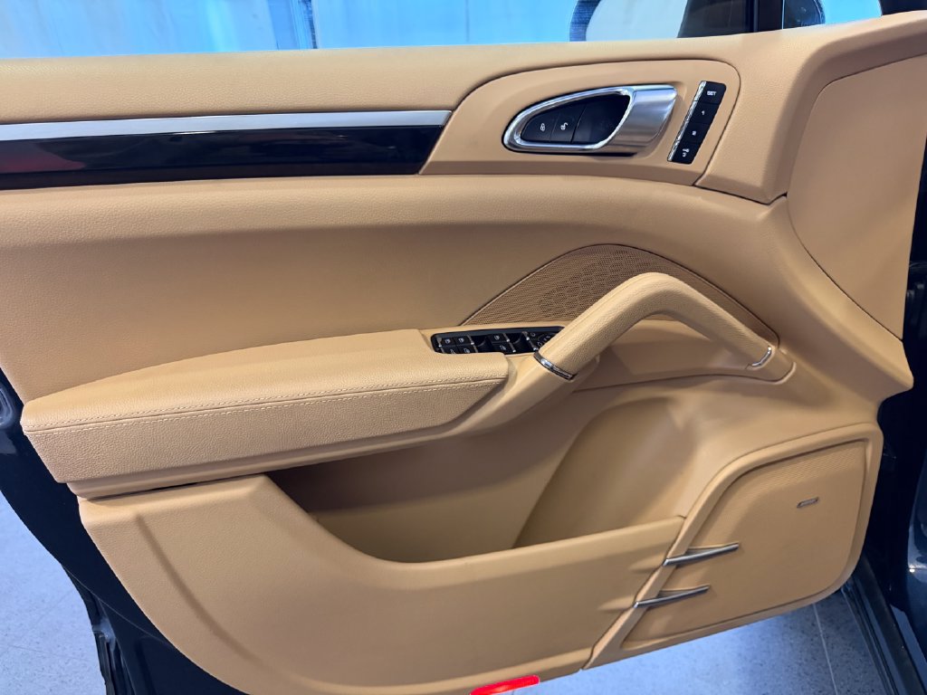 Used 2013 Porsche Cayenne S AWD/4WD image 14