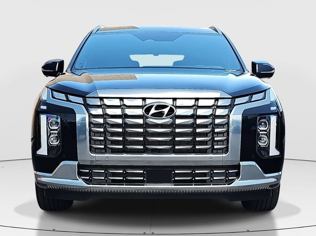 Used 2025 Hyundai Palisade Calligraphy FWD image 2