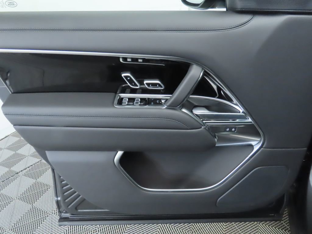 New 2026 Land Rover Range Rover Long Wheelbase SE image 25