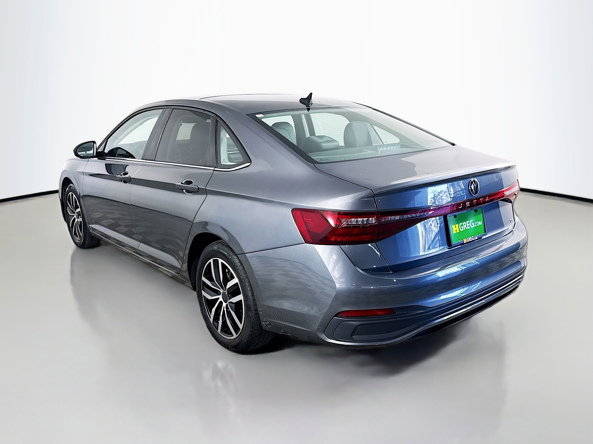 Used 2025 Volkswagen Jetta SE FWD image 7