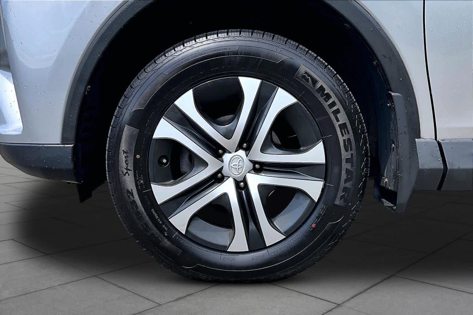 Used 2016 Toyota RAV4 LE FWD image 11