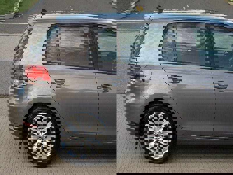 Used 2011 Volkswagen Golf TDI image 11