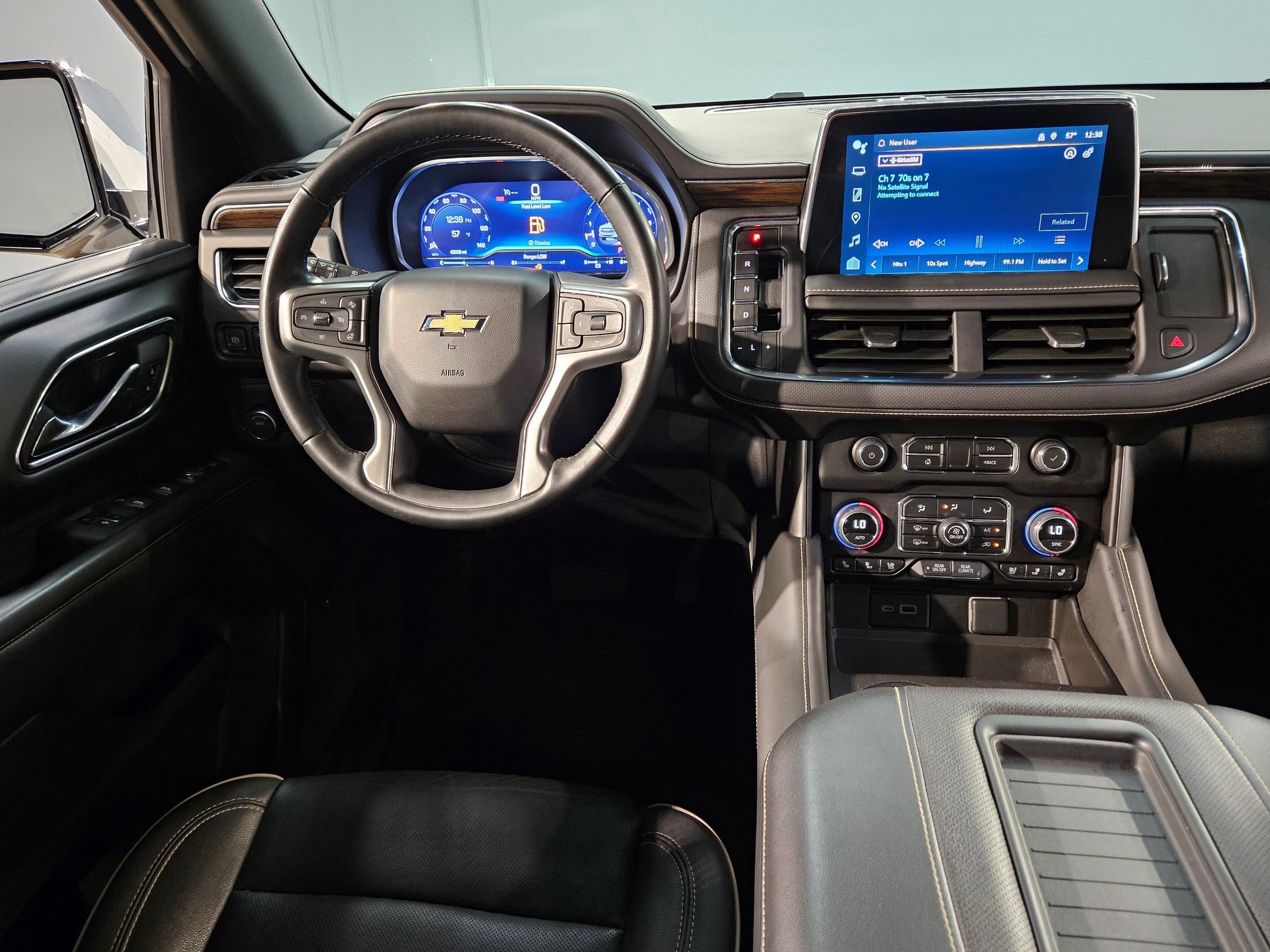 Used 2024 Chevrolet Suburban Premier image 9