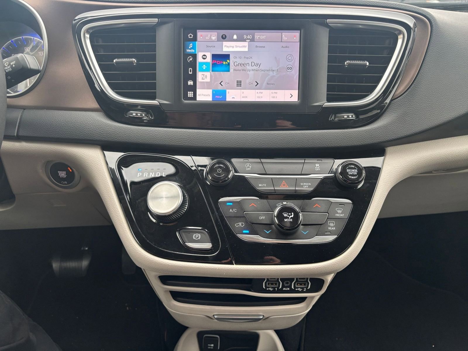 Used 2023 Chrysler Voyager LX image 17