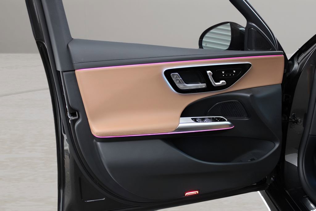 Used 2025 Mercedes-Benz E 450 4MATIC Sedan image 11