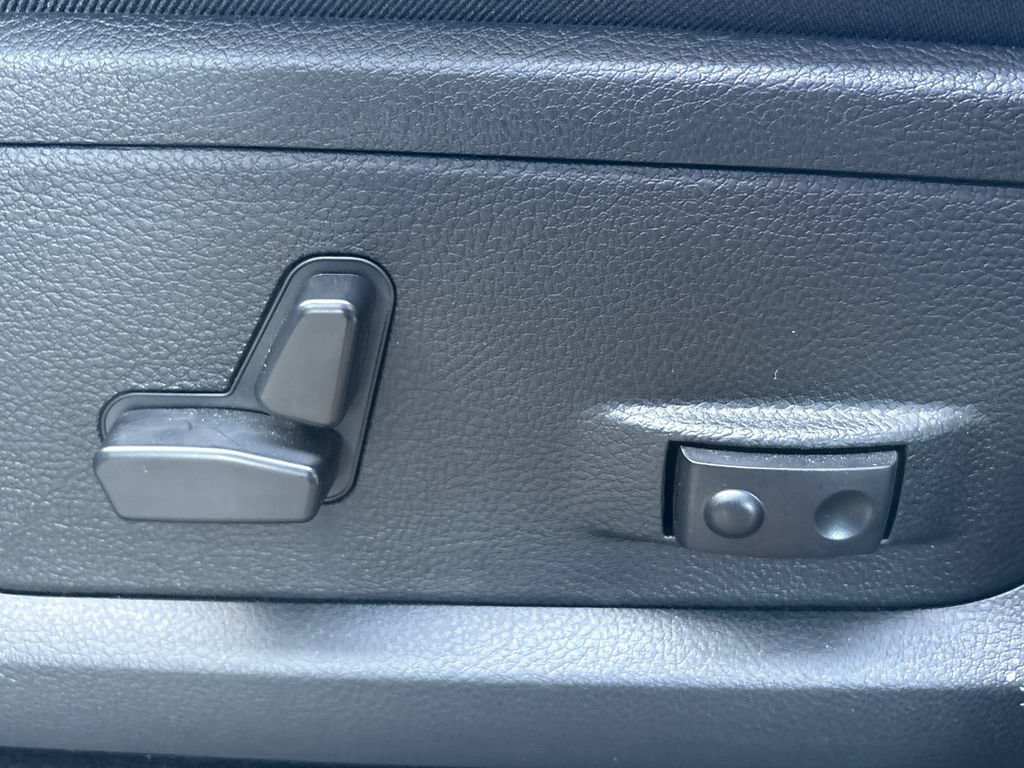 New 2025 RAM 3500 Laramie AWD/4WD image 37