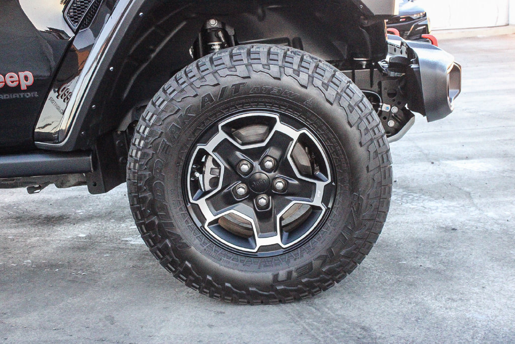 Used 2023 Jeep Gladiator Mojave w/ Safety Group AWD/4WD image 11