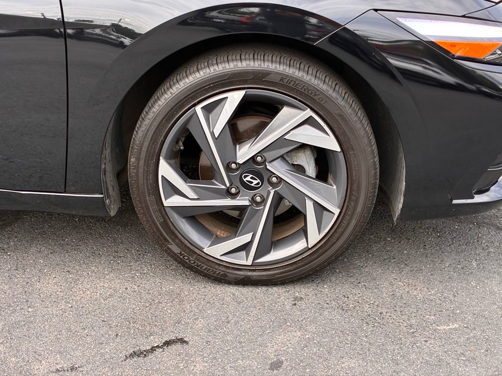 Used 2025 Hyundai Elantra Limited w/ Cargo Package FWD image 50