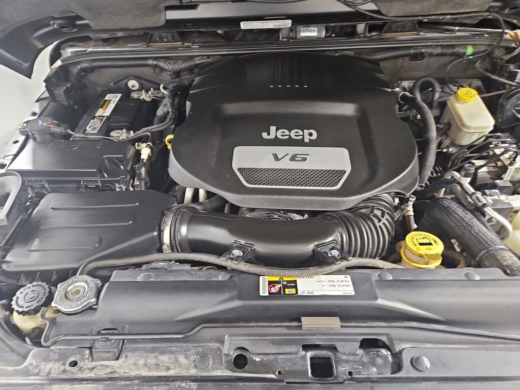 Used 2014 Jeep Wrangler Unlimited Rubicon w/ Connectivity Group image 20